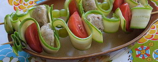 Шаг 4: шашлычков из фрикаделек с виноградом и помидорами