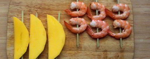 Шаг 1: шашлычков из креветок и манго