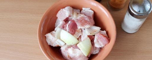Шаг 1: шашлыка из свинины с маринадом из лука и кефира