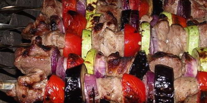 Рецепт шашлыка из свинины с овощами в луковом маринаде