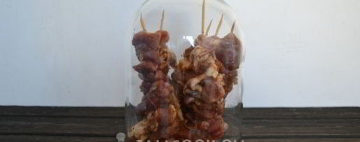 Шаг 11: шашлыка в духовке в банке на шпажках