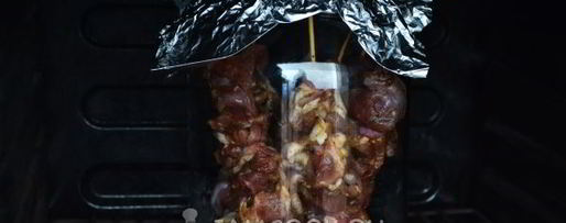 Шаг 13: шашлыка в духовке в банке на шпажках