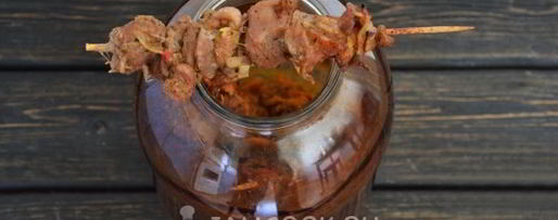 Шаг 15: шашлыка в духовке в банке на шпажках