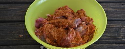 Шаг 5: шашлыка в духовке в банке на шпажках