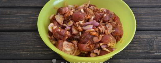 Шаг 7: шашлыка в духовке в банке на шпажках