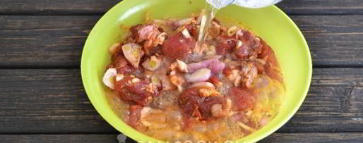 Шаг 8: шашлыка в духовке в банке на шпажках