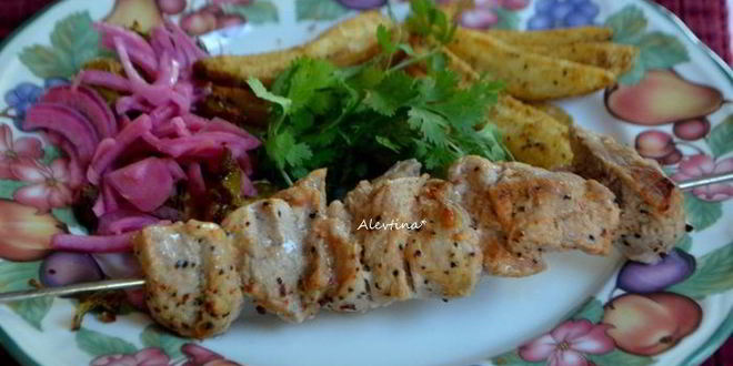 Рецепт свиного шашлыка на томатном маринаде