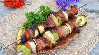 Рецепт Свиного шашлыка с овощами на углях