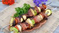 Рецепт Свиного шашлыка с овощами на углях