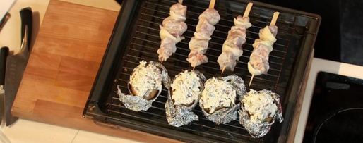 Шаг 5: цыганский шашлык из четырех видов мяса с черным хлебом