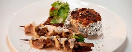 Шаг 7: цыганский шашлык из четырех видов мяса с черным хлебом