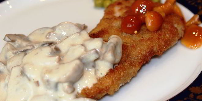 Рецепт куриного шницеля с грибным соусом