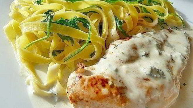 Рецепт Куриного шницеля в соусе из горгонзолы и сливок