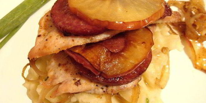 Рецепт куриных шницелей с яблоками и чоризо