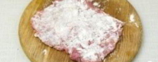 Шаг 3: шницеля в сухарях