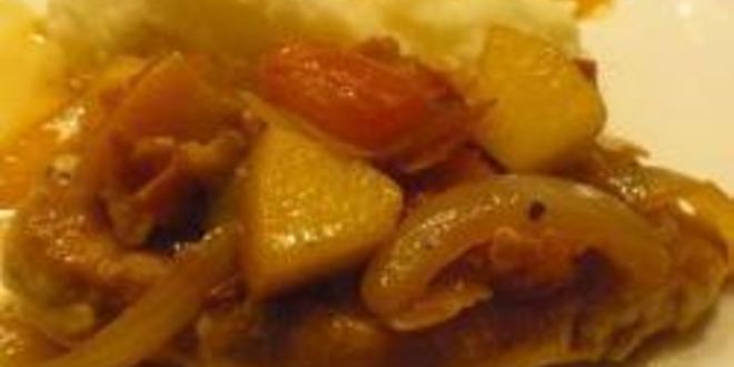 Рецепт свиного шницеля с яблоками и помидорами