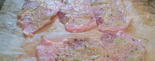 Шаг 2: свиных шницелей, запеченных в остром цыганском соусе