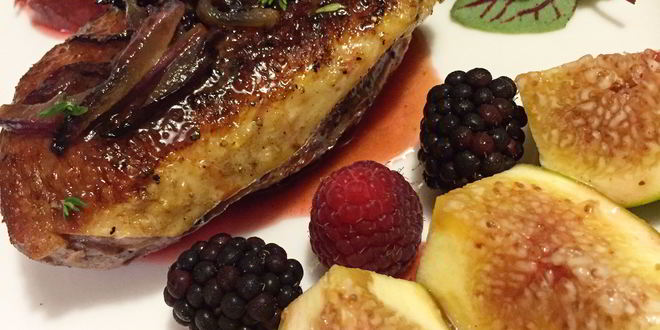 Рецепт гриля стейк из утиной грудки с соусом из слив