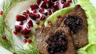 Рецепт Поджаренных стейков с луковым вареньем и свеклой