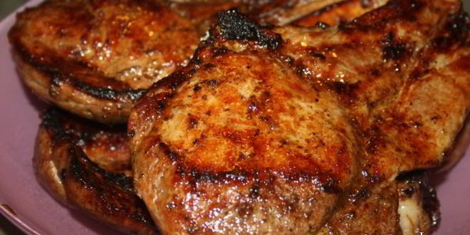 Рецепт сочных острых стейков рибай на мангале на решетке