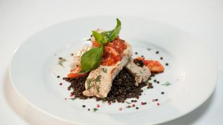 Рецепт Стейка из индейки с чечевицей и томатным соусом