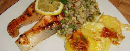 Шаг 6: стейка из лосося с грушевой сальсой и картофельным гратеном