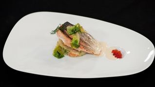 Рецепт Стейка из семги на печеном картофеле с икорным соусом