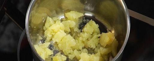 Шаг 2: стейка из семги на печеном картофеле с икорным соусом