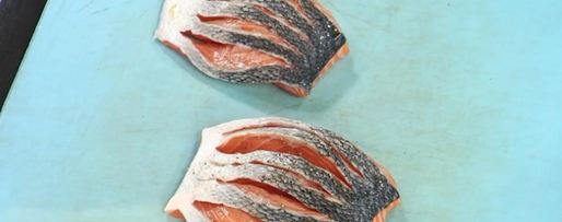 Шаг 5: стейка из семги на печеном картофеле с икорным соусом