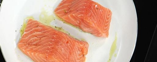 Шаг 7: стейка из семги на печеном картофеле с икорным соусом