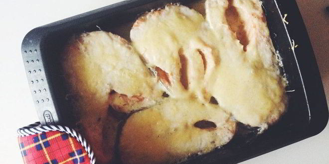 Рецепт стейка из семги в духовке под сырной корочкой