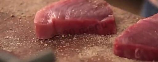 Шаг 2: стейка из тунца на сковороде