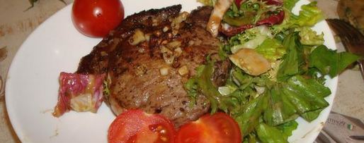 Шаг 13: стейка с салатом микс