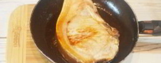 Шаг 11: стейка с томатным салатом и сливочным шпинатом