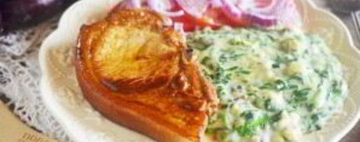 Шаг 12: стейка с томатным салатом и сливочным шпинатом