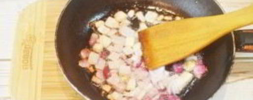 Шаг 4: стейка с томатным салатом и сливочным шпинатом