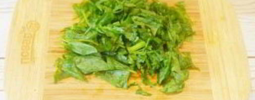 Шаг 7: стейка с томатным салатом и сливочным шпинатом