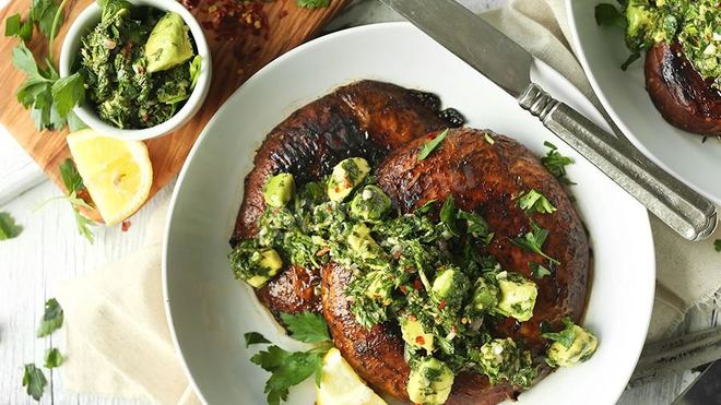 Рецепт Стейков из королевских шампиньонов под соусом Чимичурри