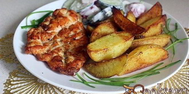 Рецепт стейков из куриной грудки с картофельными дольками