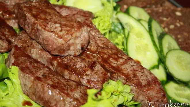 Рецепт Стейков из мраморной говядины на сковороде-гриль