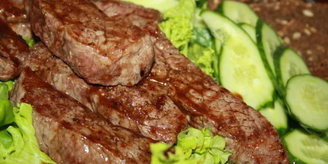 Рецепт стейков из мраморной говядины на сковороде-гриль