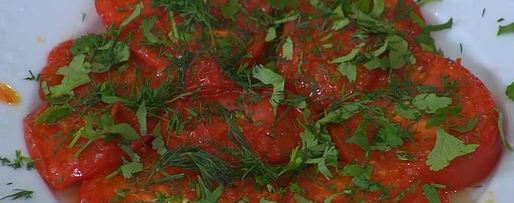 Шаг 3: стейков из тунца с помидорами, яйцами и руколой