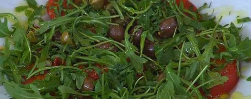 Шаг 7: стейков из тунца с помидорами, яйцами и руколой