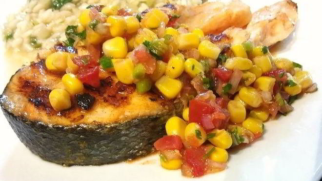 Рецепт Стейков лосося с сальсой из кукурузы