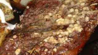 Рецепт Стейков с чесночным маслом и картошкой