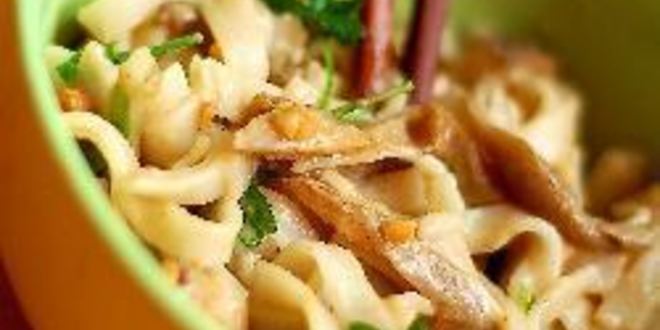Рецепт тайской лапши с грибами и арахисом