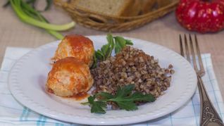 Рецепт Диетических тефтелей из куриного фарша в духовке с подливкой