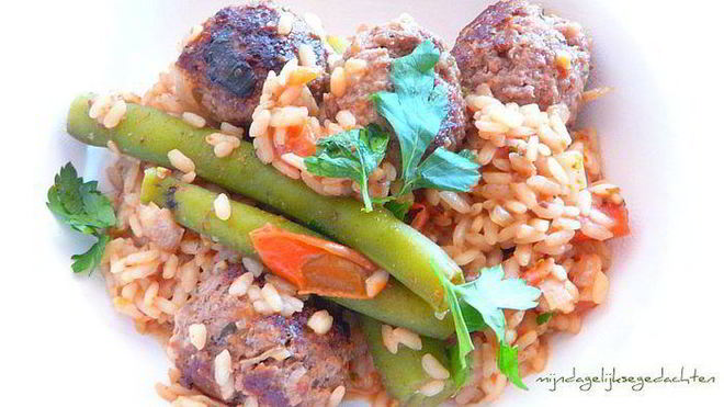 Рецепт Испанских пикантных тефтелей с рисом и стручковой фасолью