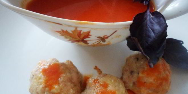 Рецепт куриных тефтелей с базиликом и томатным соусом