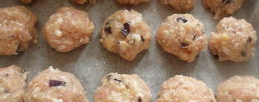 Шаг 3: куриных тефтелей с базиликом и томатным соусом